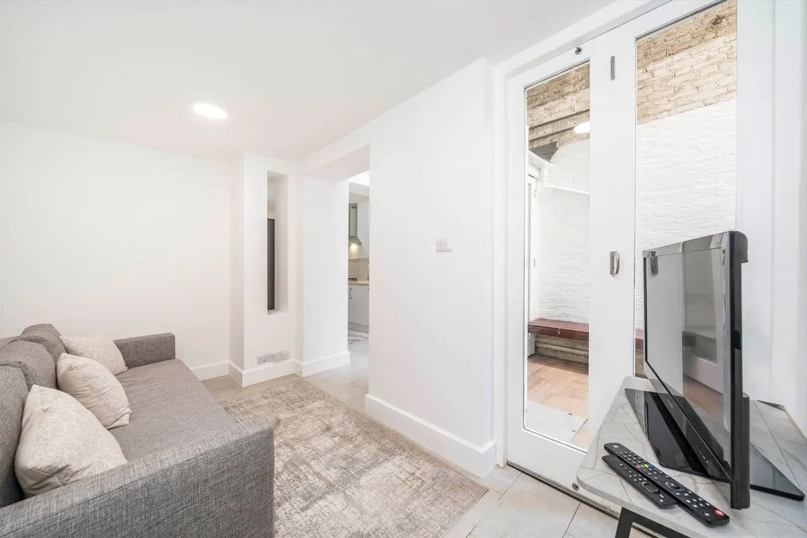 One-bedroom apartment in Kensington