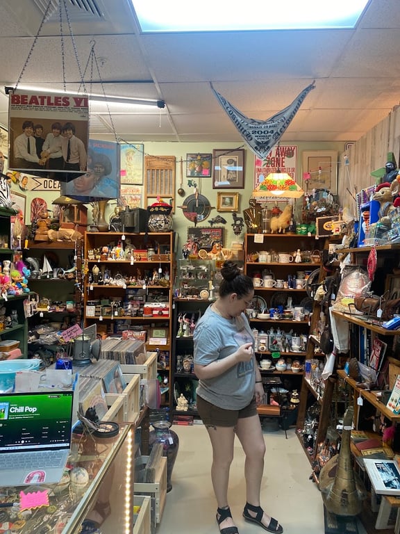 One Mans Junk LLC Treasures