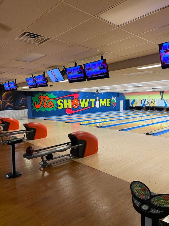 Showtime Lanes Family Fun Center & Kaylee’s Cafe