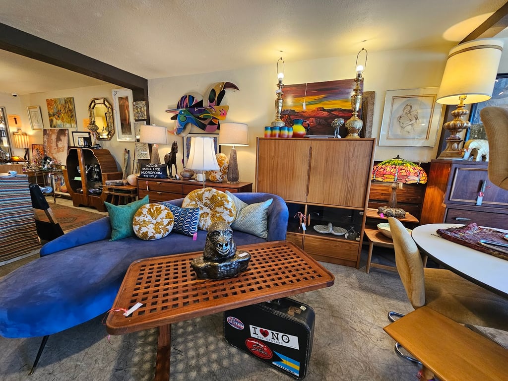 Rewind Consignment & Vintage