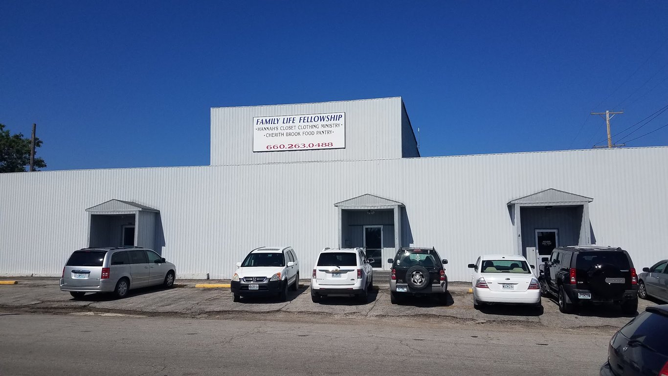 Family Life Fellowship – Office/Food Pantry/Free Clothing Store: MOVED