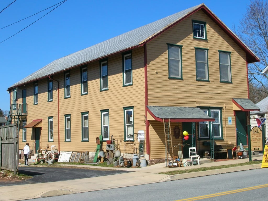 Lewisberry Antiques & Craft Co LLC