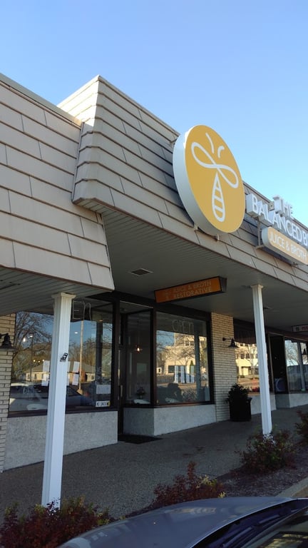 The Balanced Bee – Juice & Broth Restorative