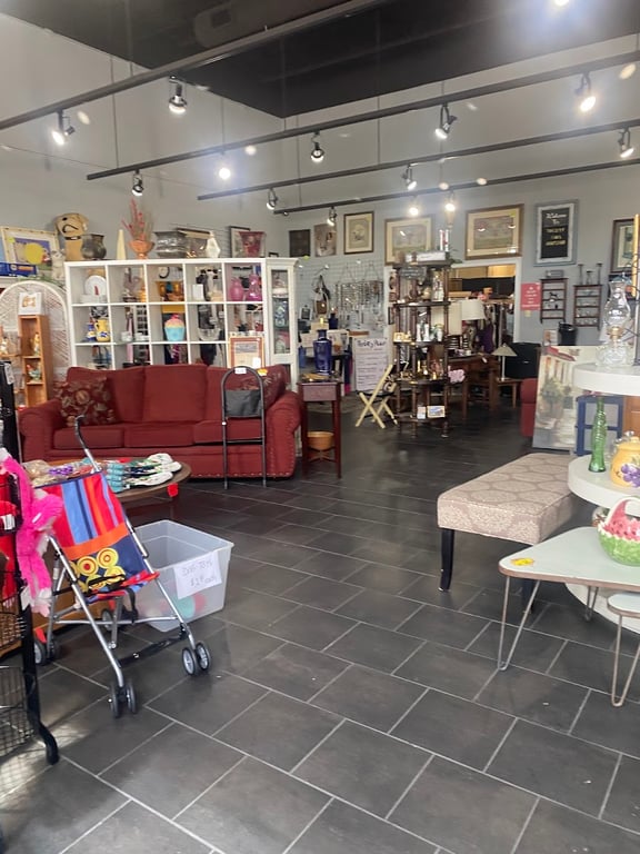 Thrifty Paws Boutique