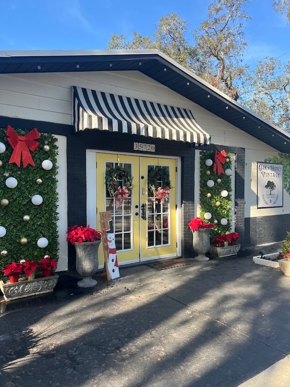 Oak & Honey Vintage in Wesley Chapel