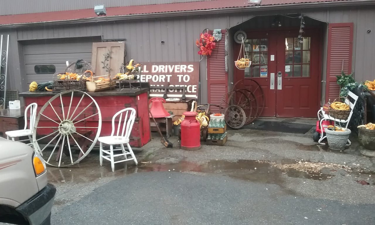 Photo of Sibs Antiques & Estate Liquidations