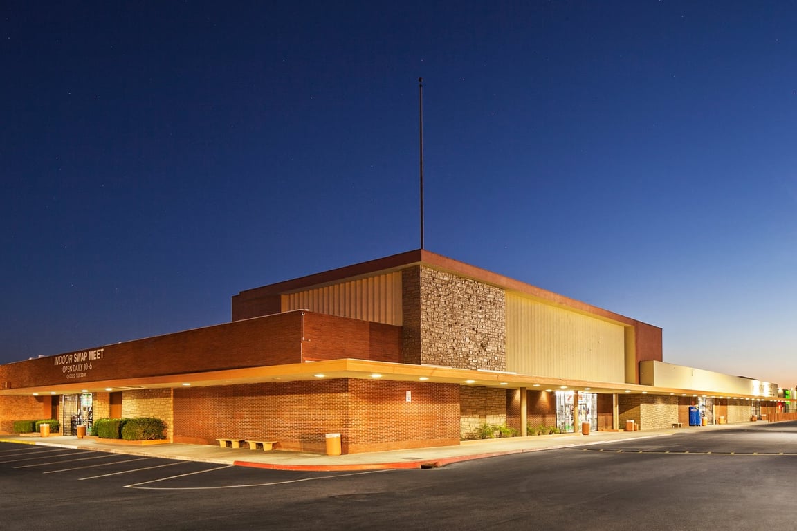 Valley Indoor Swap Meet – Pomona