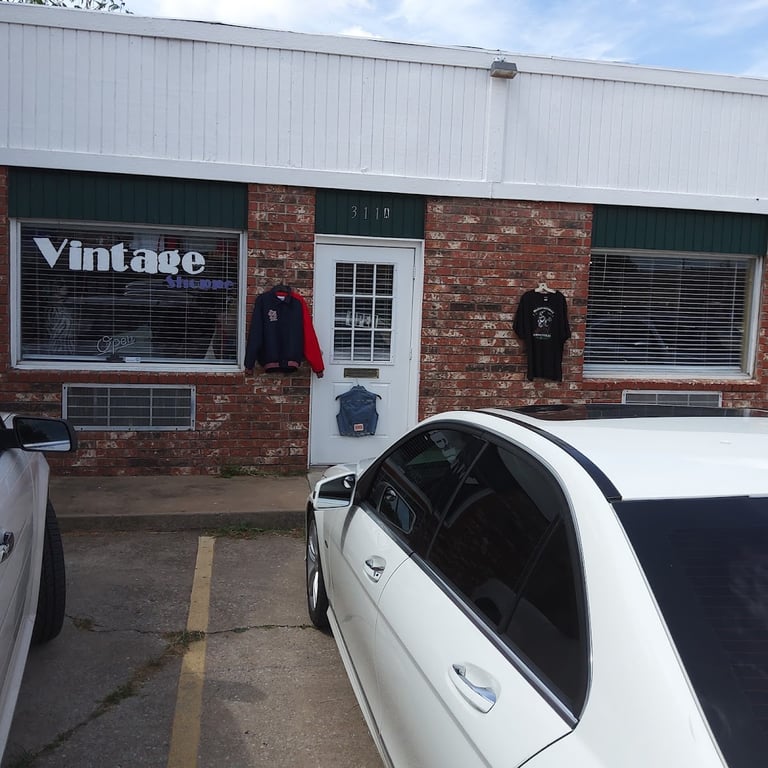 Photo of Vinatgeandmore
