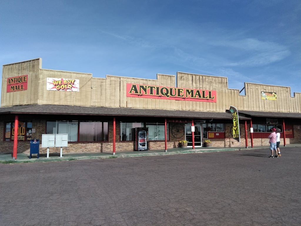 Photo of Patterns Of The Past Antique Mall