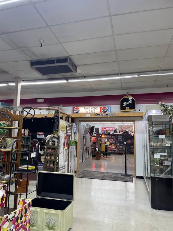 Plaza Antiques & Collectables Mall
