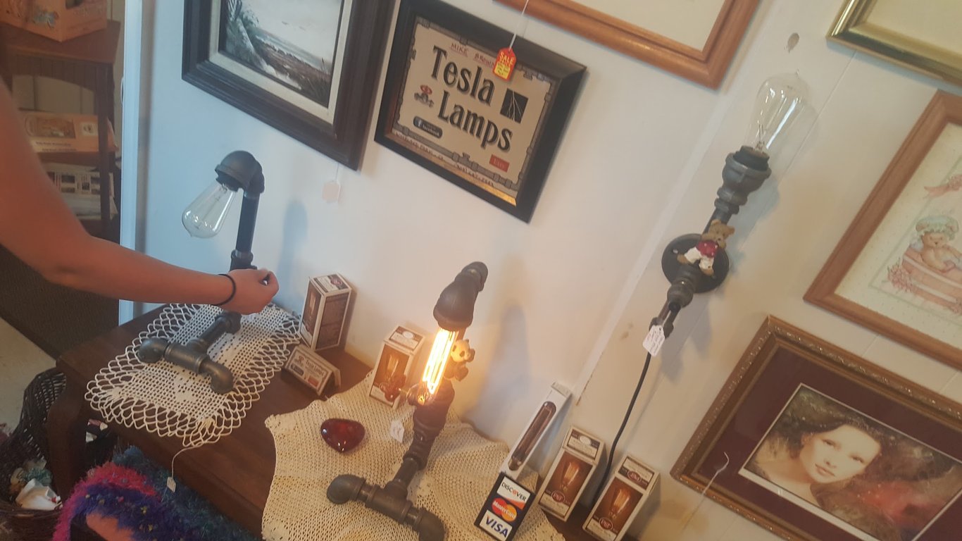 Pink House Antiques & Collectibles