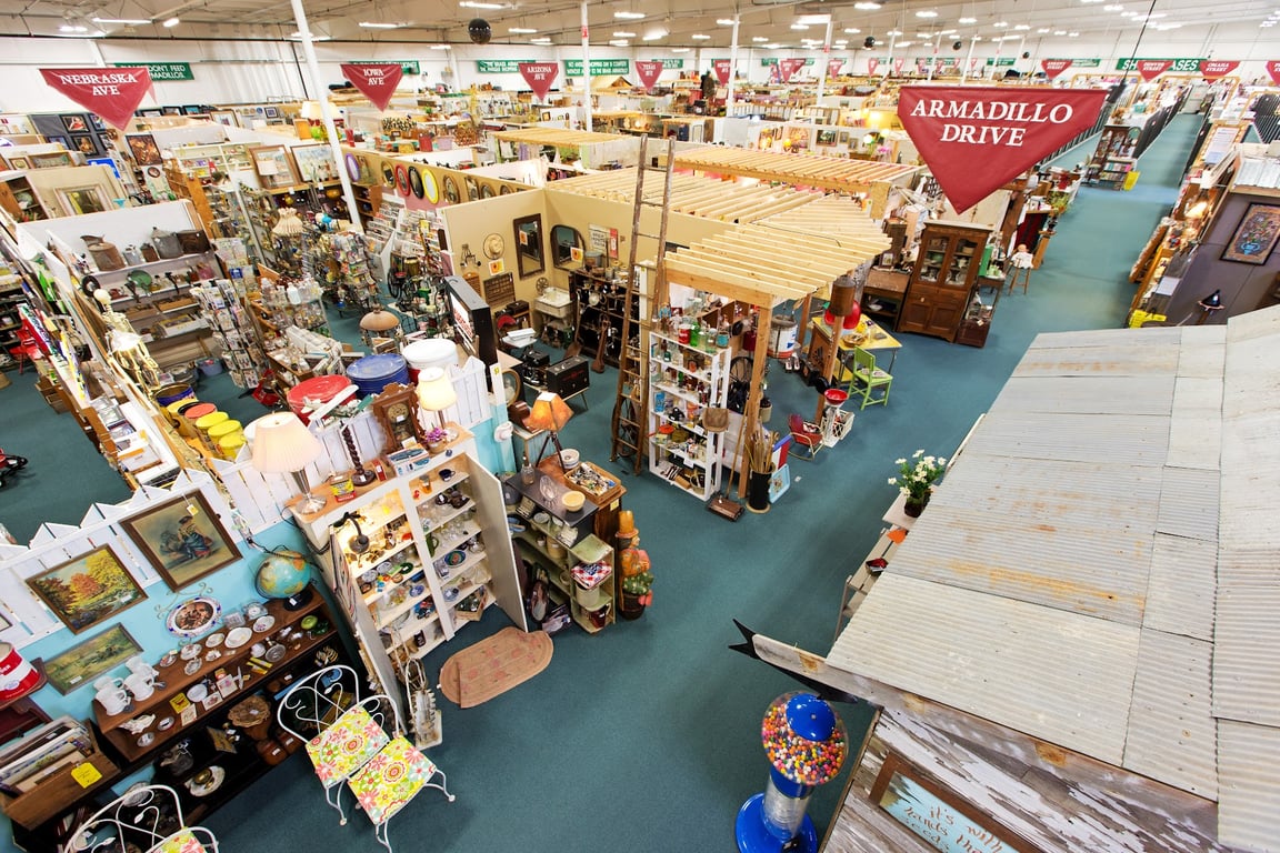 Brass Armadillo Antique Mall – Des Moines