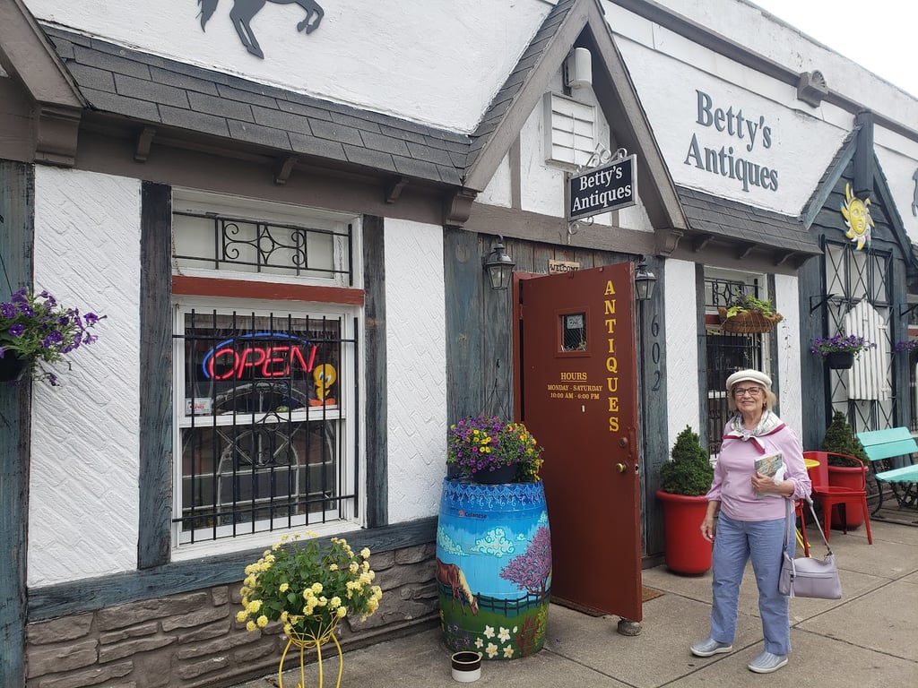 Mustang Betty’s Antiques