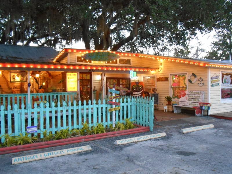 Antiques & Uniques in Ozona