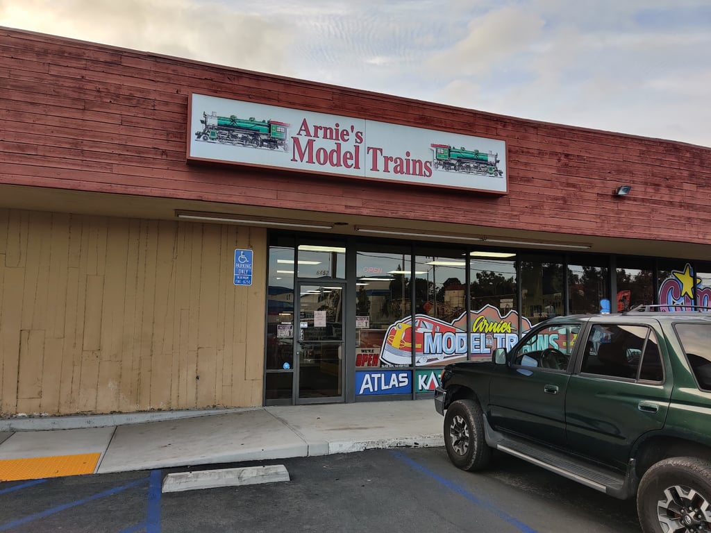Arnie’s Model Trains