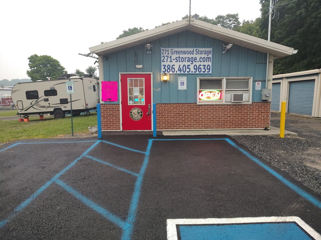 Amish Paradise Pickers Thrift Store