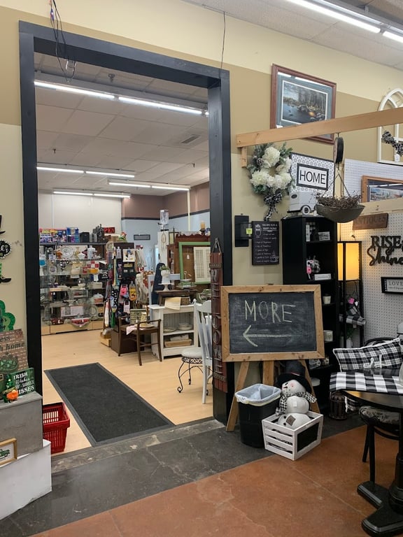 Photo of Lakeview Antiques & Collectables