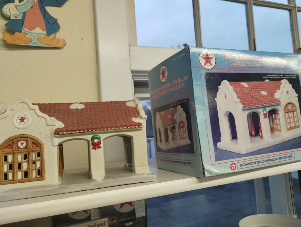 Lafayette Schoolhouse Antique Mall