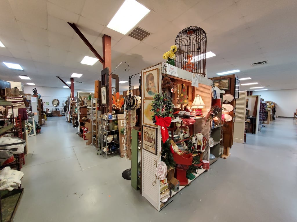 Antiques & Uniques Market