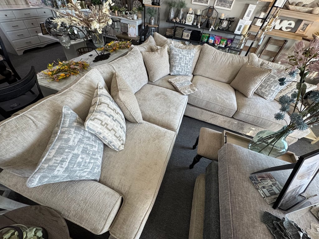 Decor & More