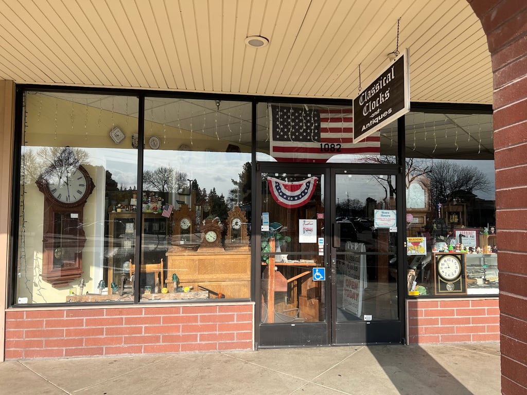 Classical Clocks & Antiques
