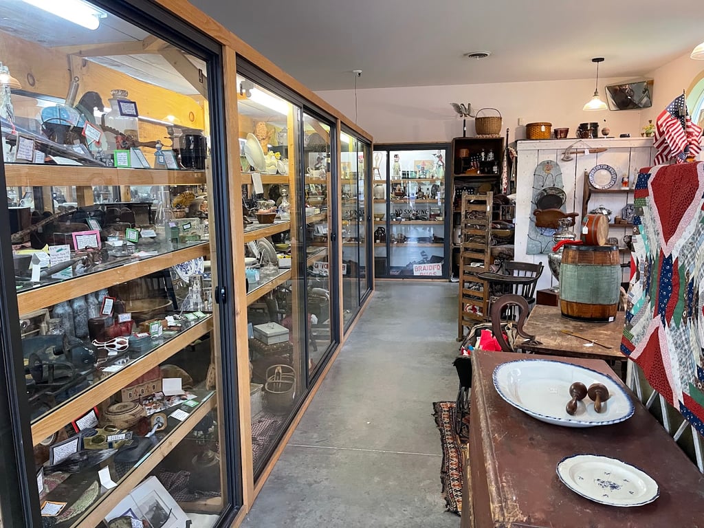 | Thos. Bartlett Antiques & Oddments