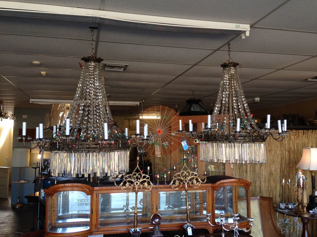 The Lampman – Antiques & Lighting