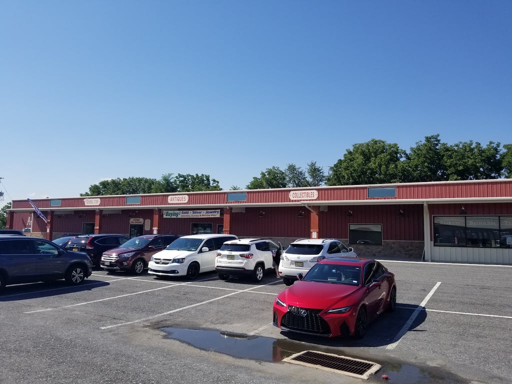 Cackleberry Farm Antique Mall