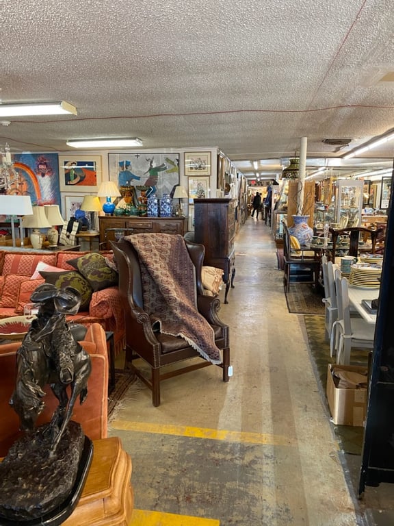 Stephen’s A Consignment Gallery