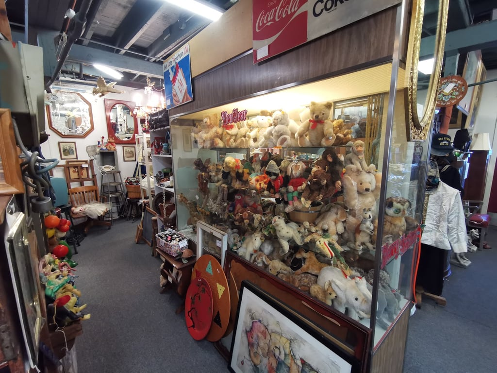 Photo of Briarwood Antiques and Collectibles