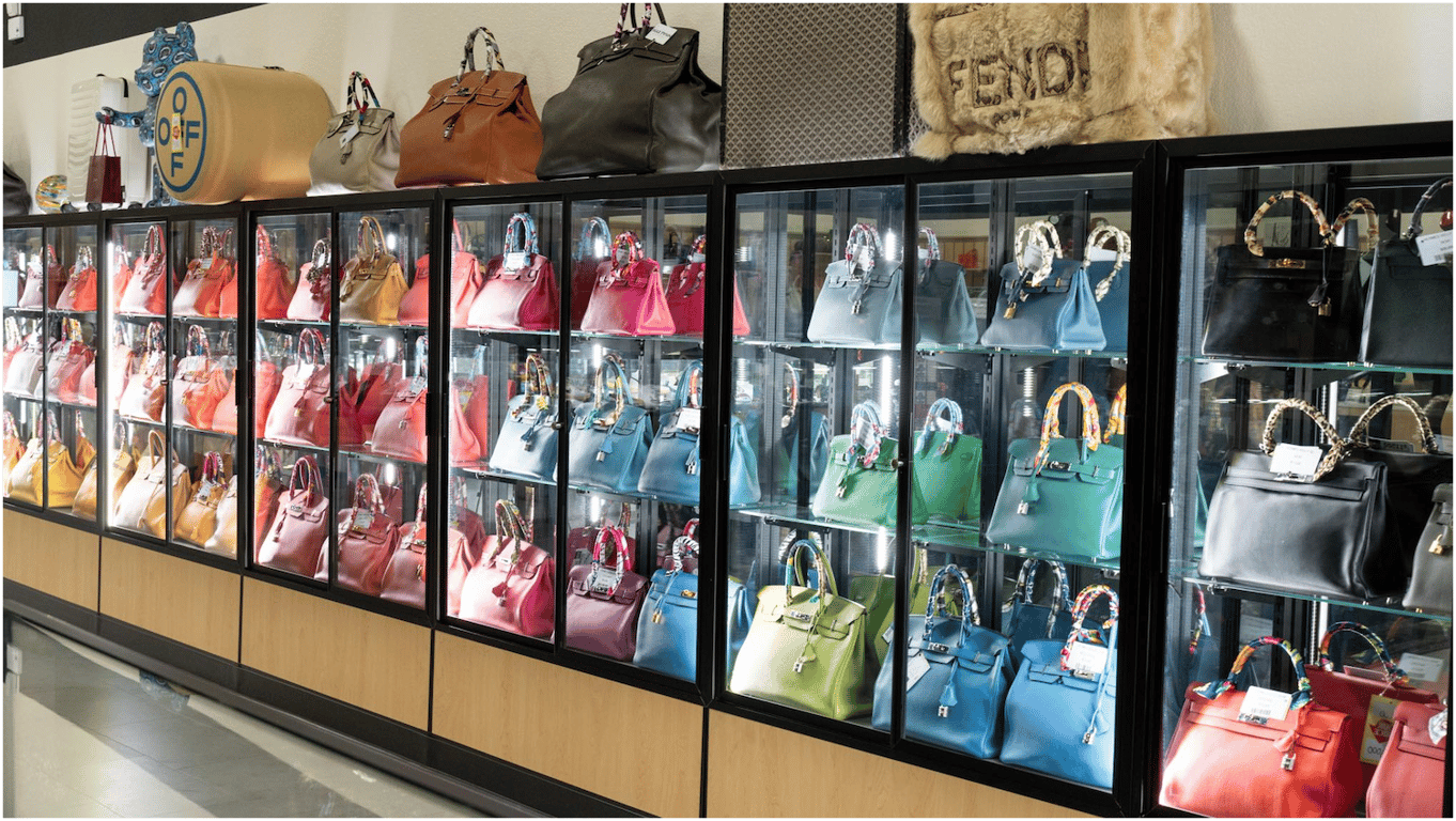 Photo of Max Pawn Luxury
