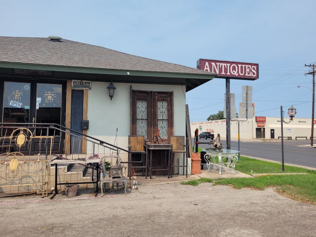 Sammy’s House Antiques