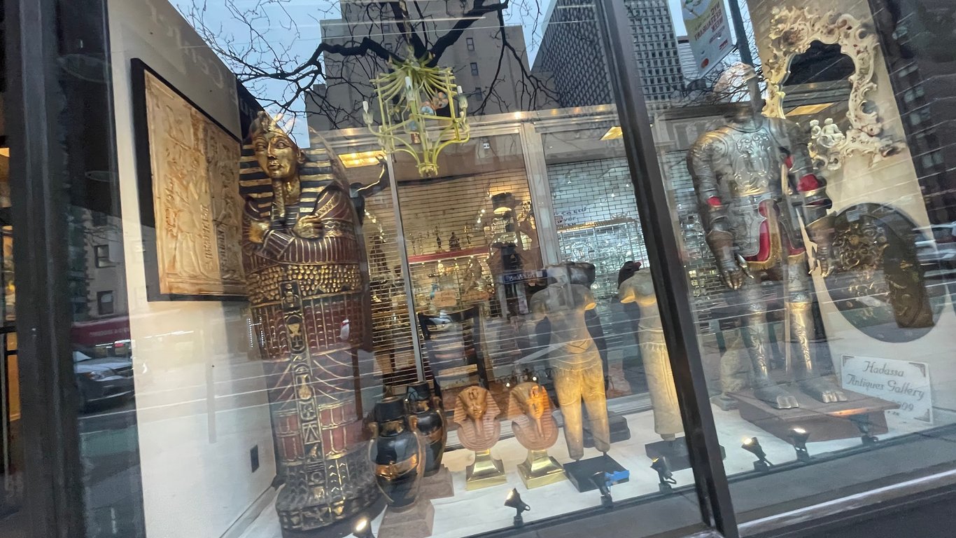 Manhattan Art & Antiques Center