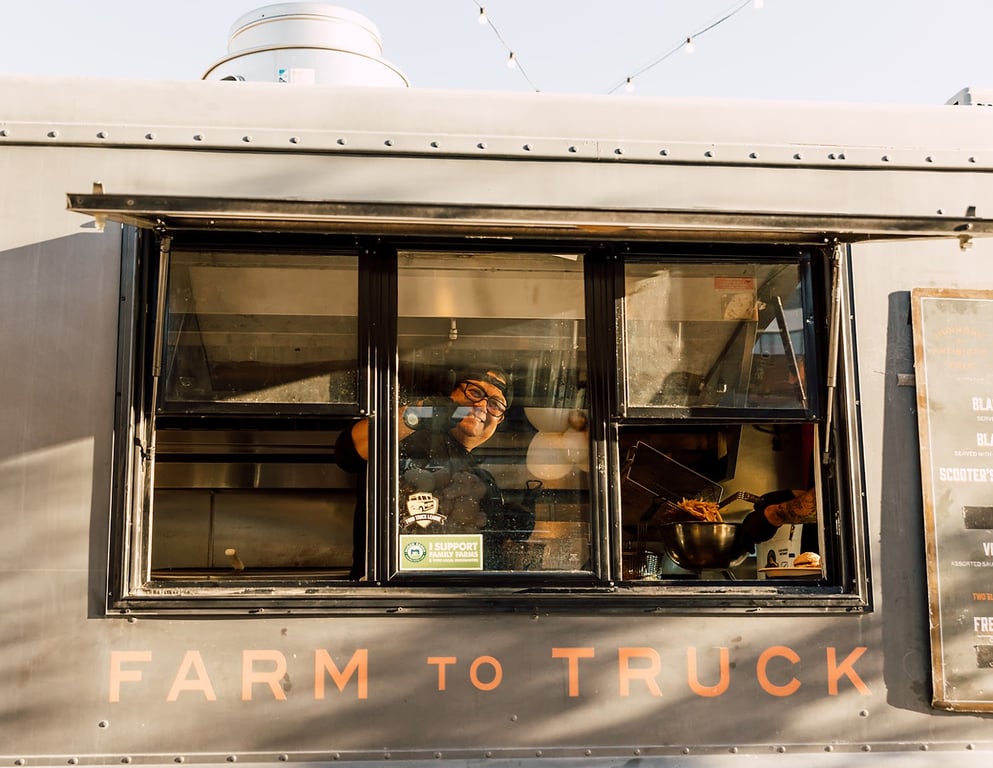 BLACK’S SLIDERS FOOD TRUCK