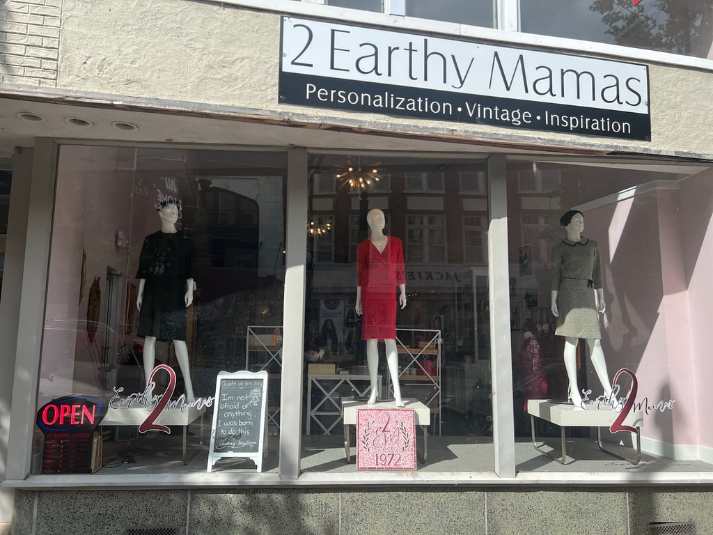 Photo of 2 Earthy Mamas