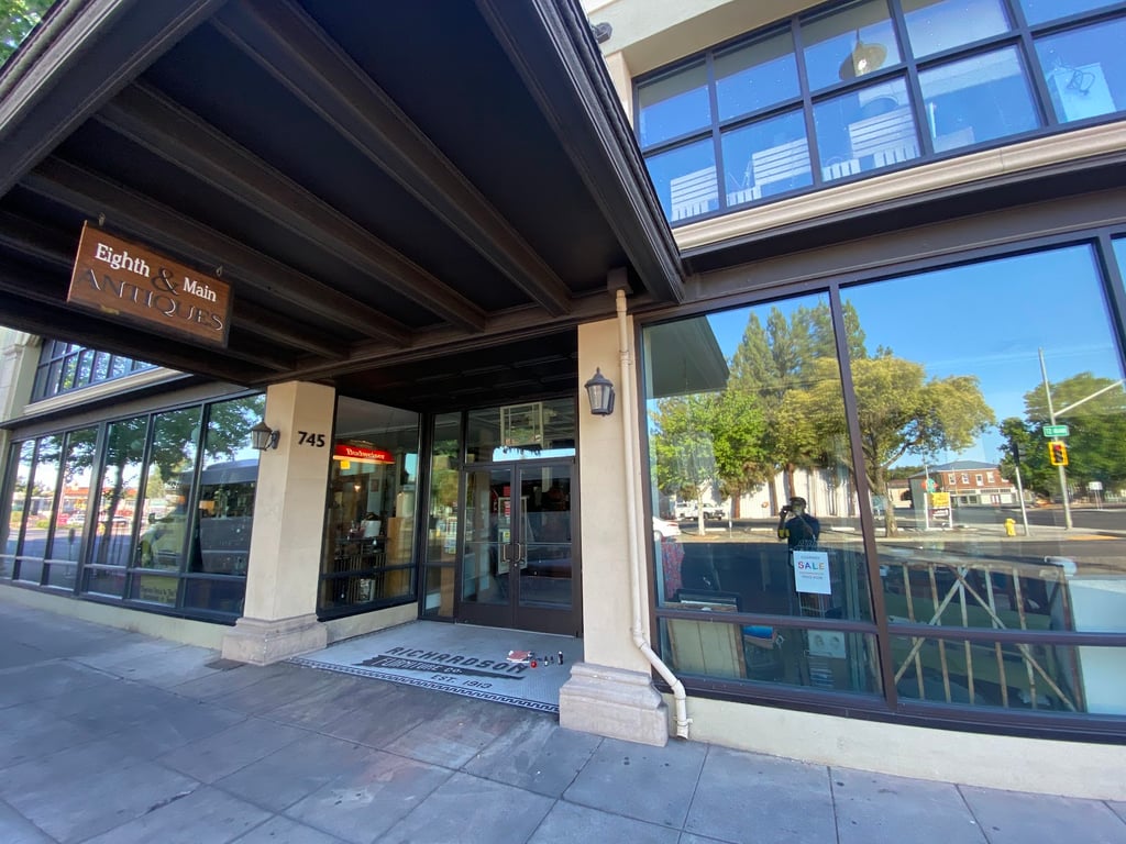Photo of Eighth & Main Antique Center