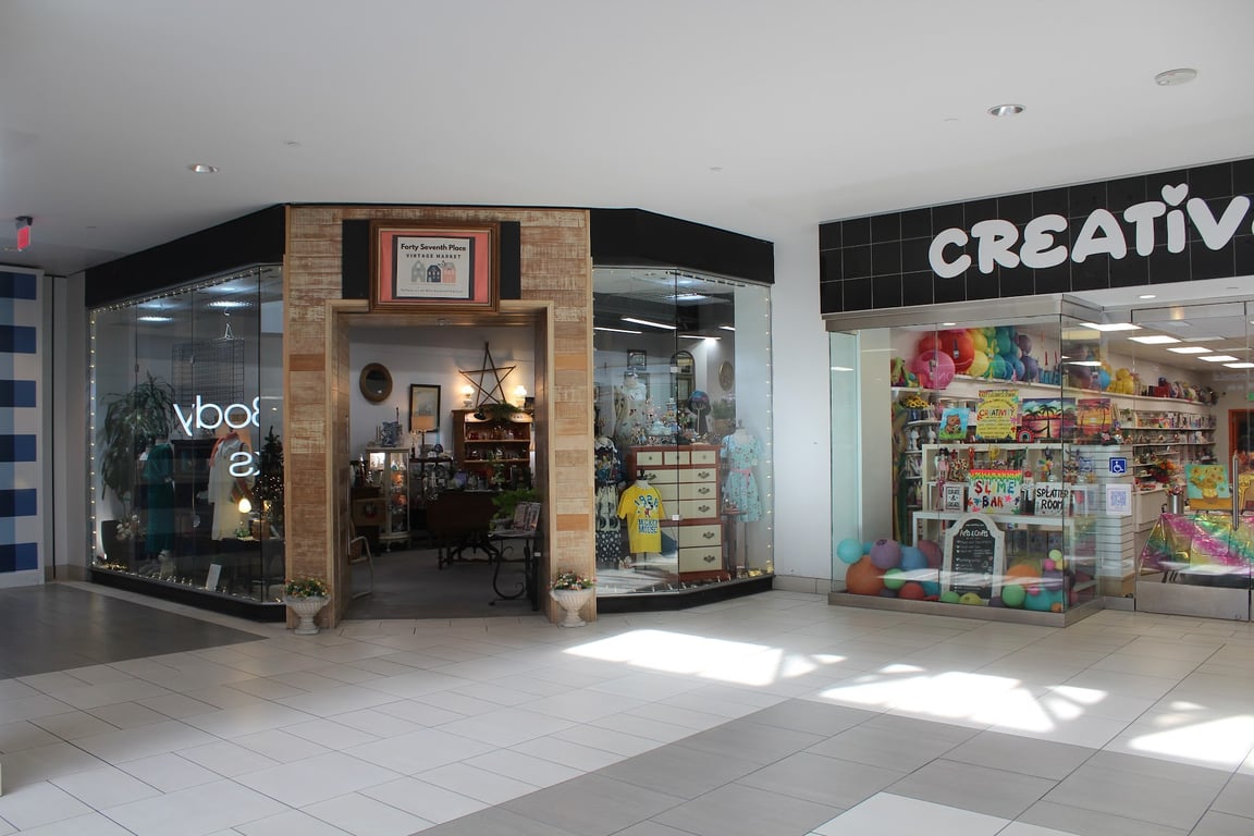 Forty Seventh Place Vintage Shoppe in Del Amo Fashion Center (Torrance, CA)