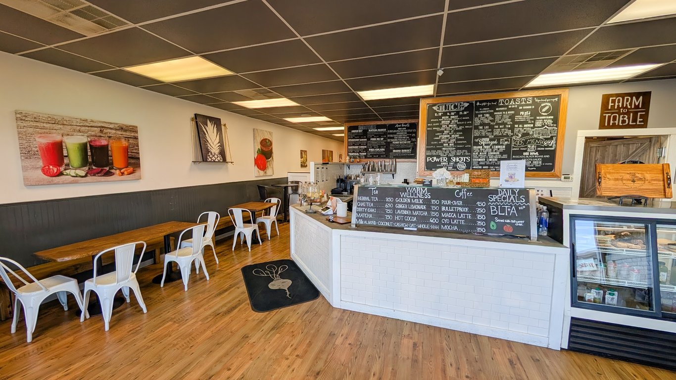 Roots Cafe & Bar