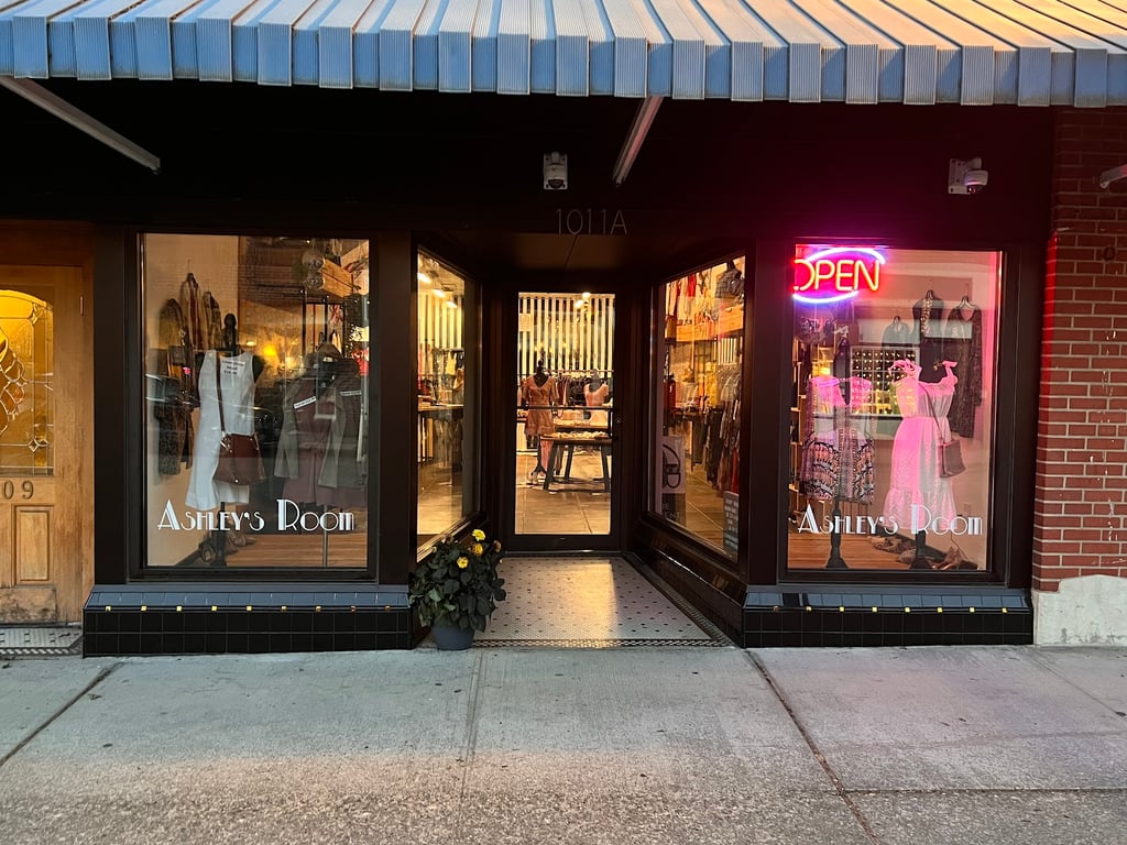 Ashley’s Room Consignment Sumner