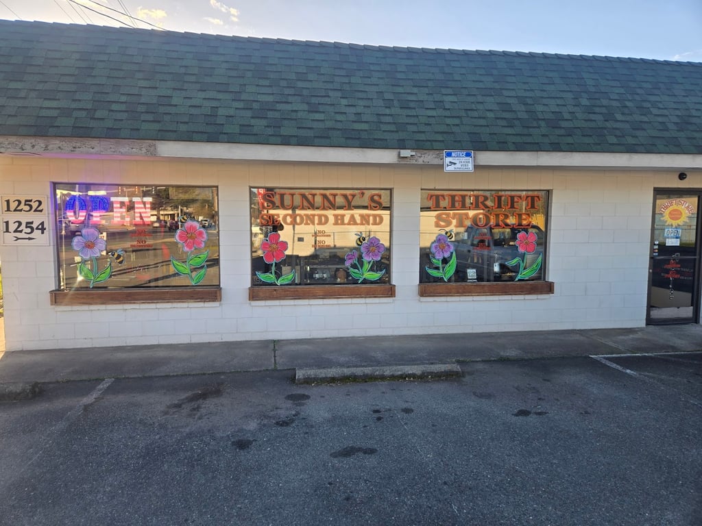 Sunny’s Second Hand Store