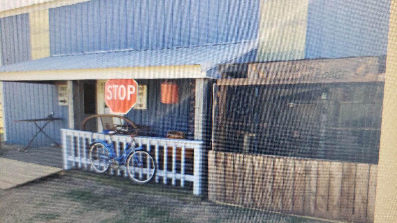 Blue Shed Antiques & Guns