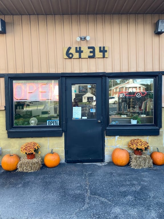 Summer and Shelly’s Vintage Shop