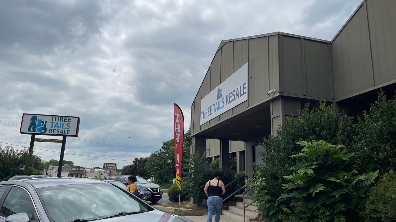 Three Tails ReSale : A GHHS Thrift Store