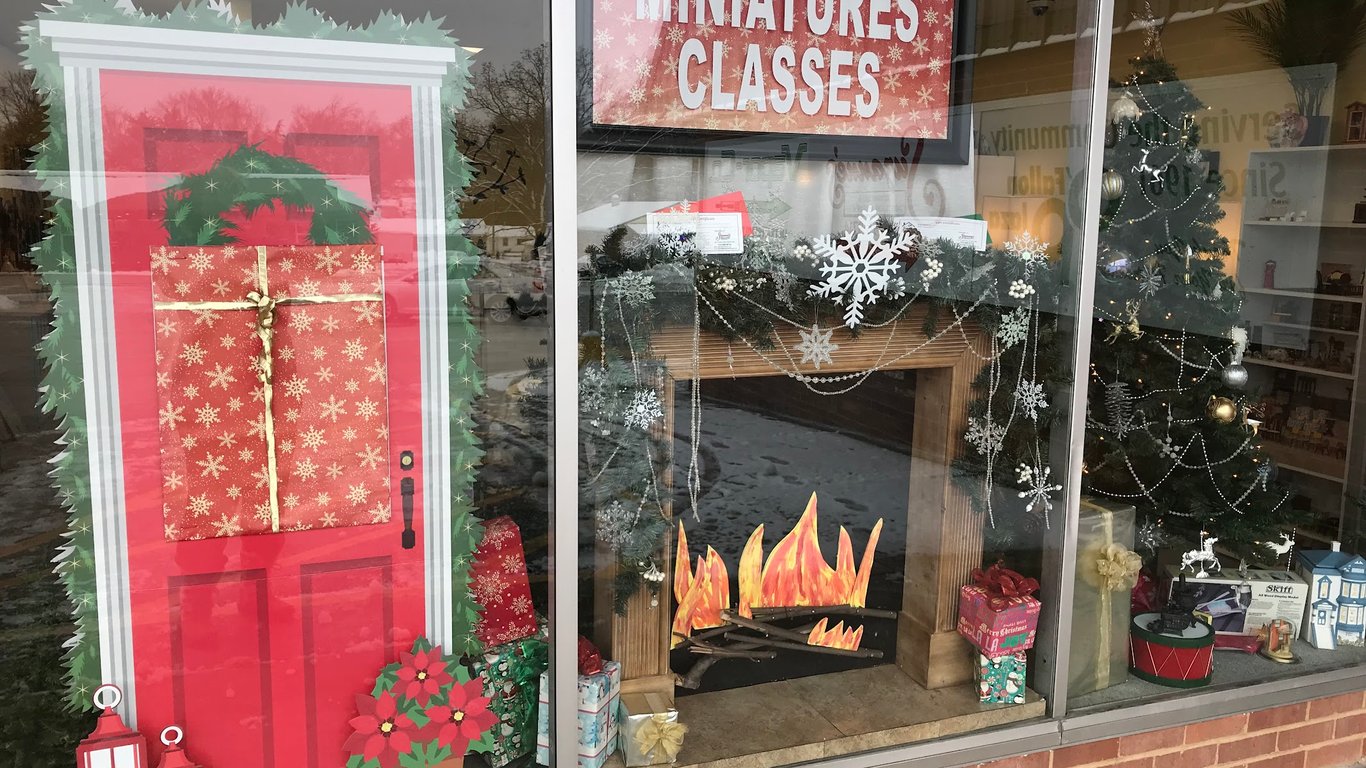 Photo of Suzanne’s Dollhouses & Miniatures