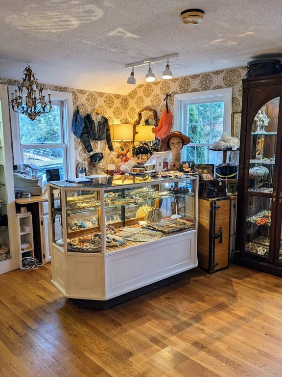 Tova’s Vintage Shop