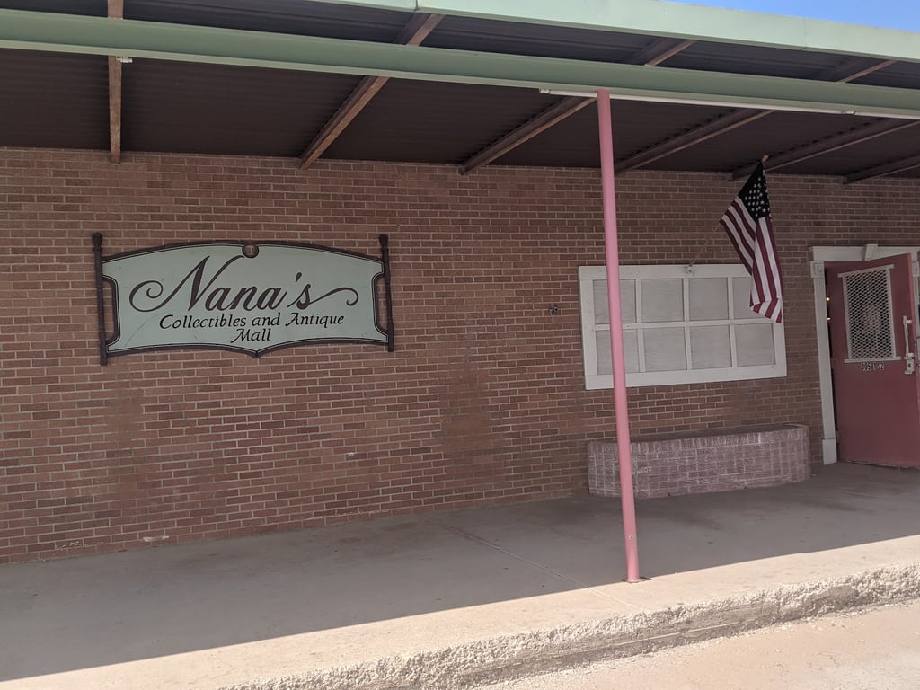 Nana’s Antiques & Collectibles