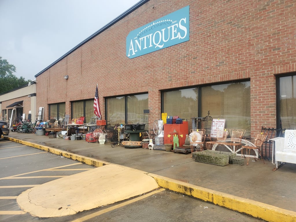 Photo of Kelly and Company Antiques/4 Rivers Antiques