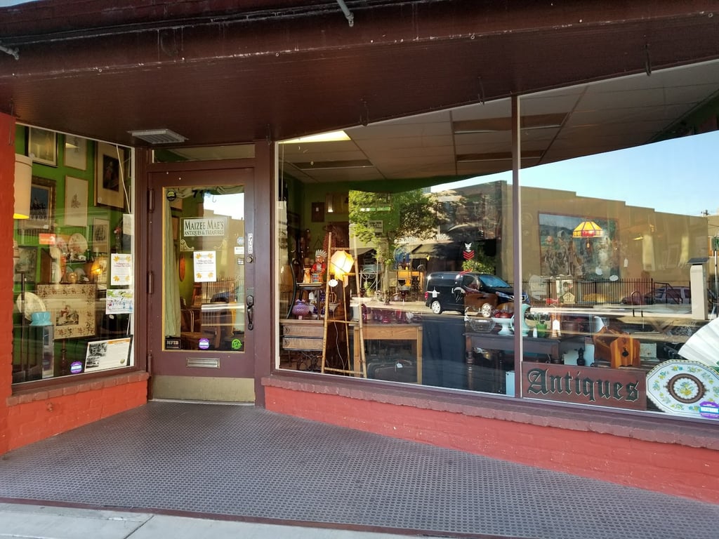 Maizee Mae’s Antiques Retail Store & Vintage Flea Market