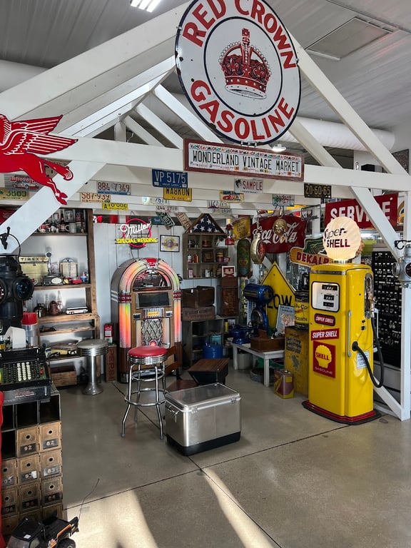 Wonderland Vintage Market