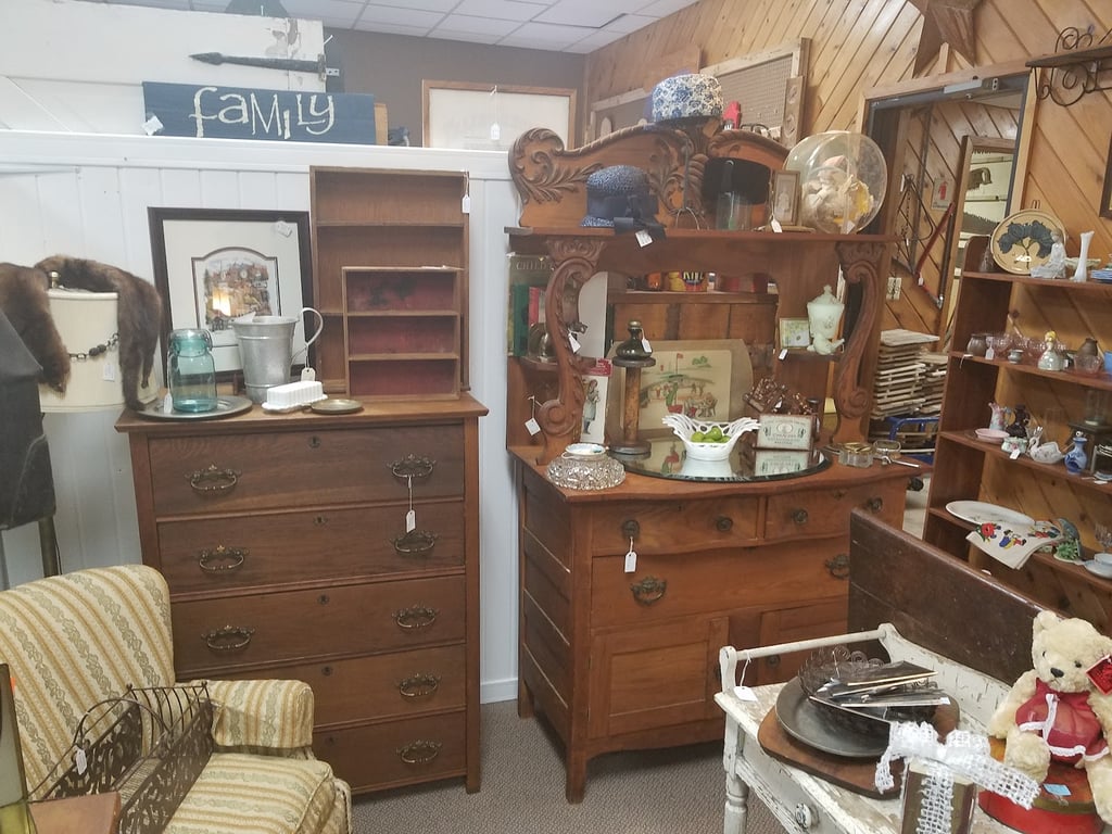 Hudsonville Antiques, Vintage & New Designs